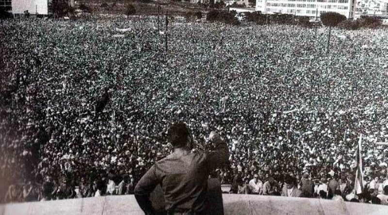 Fidel Castro le habla al pueblo