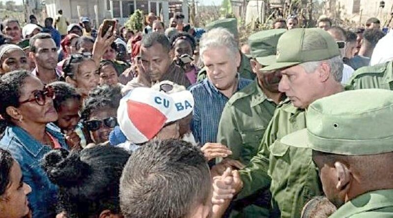 Presidente de Cuba visita Pinar del Río después del Huracán Ian