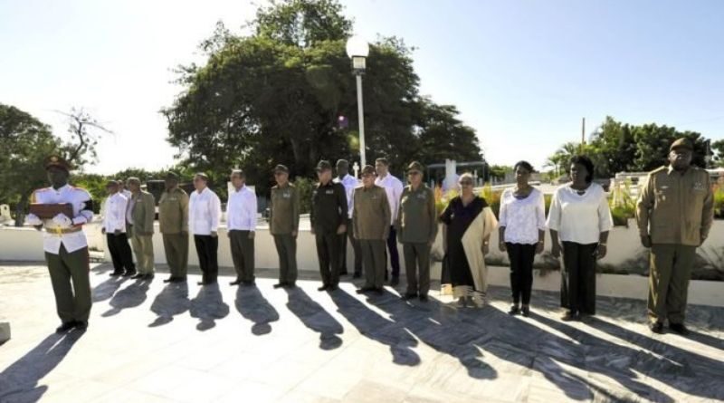 Raúl Castro preside ceremonia de homenaje a revolucionario cubano