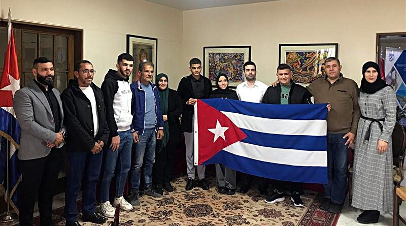 jóvenes palestinos becados a Cuba