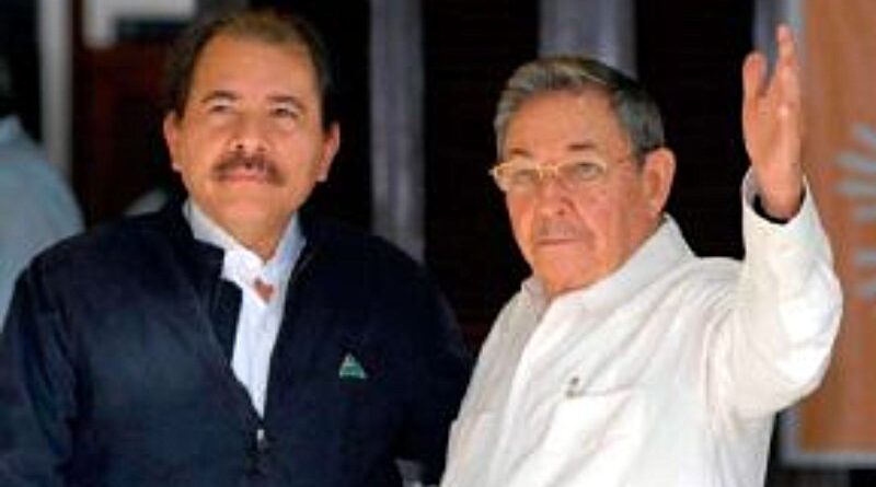 Comandantes Daniel Ortega y Raúl Castro