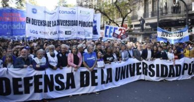 Masiva marcha por la educación en toda la Argentina