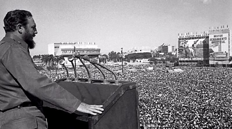 Fidel Castro hablando al pueblo cubano