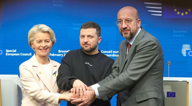 La presidenta de la Comisión Europea, Ursula von der Leyen, Vladímir Zelenski y el presidente del Consejo Europeo, Charles Michel, en Bruselas, Bélgica, el 9 de febrero de 2023.