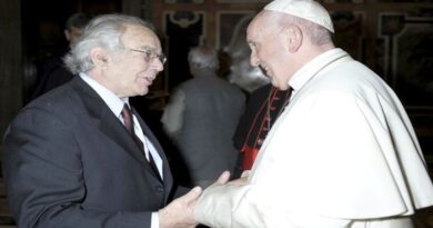 Adolfo Pérez Esquivel: «El Papa Francisco partió, pero no se fue» Adolfo Pérez Esquivel: «El Papa Francisco partió, pero no se fue»