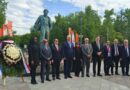Homenaje a Fidel Castro en Rusia frente a su monumento en Moscú