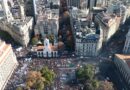 «La democracia está de luto»: marcha multitudinaria contra la condena a Cristina Fernández