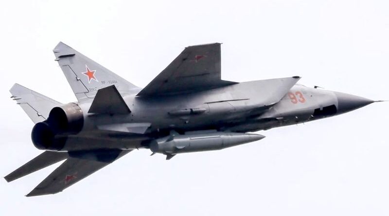 Caza Mig-31 dotado de un misil hipersónico Khinzal