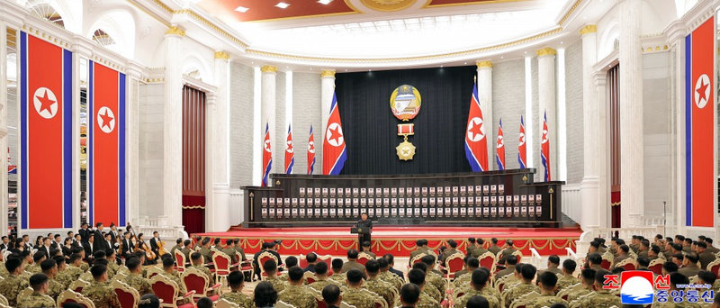 Kim Jong Un condecora a los combatientes coreanos que ayudaron a liberar la provincia rusa de Kursk.