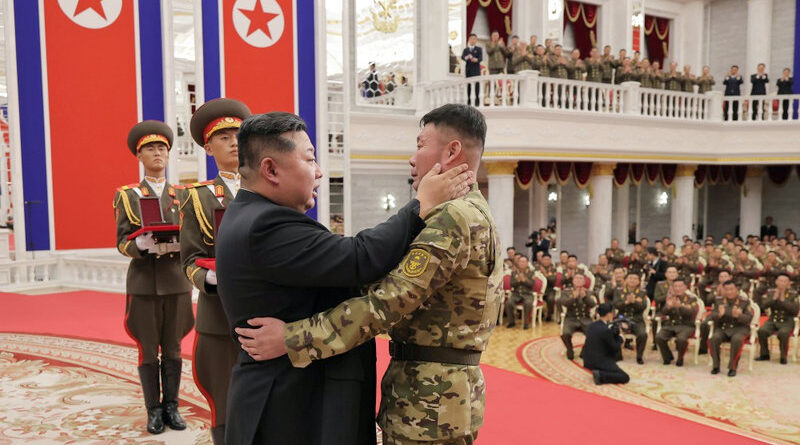 Kim Jong Un condecora a combatientes coreanos que liberaron la provincia rusa de Kursk