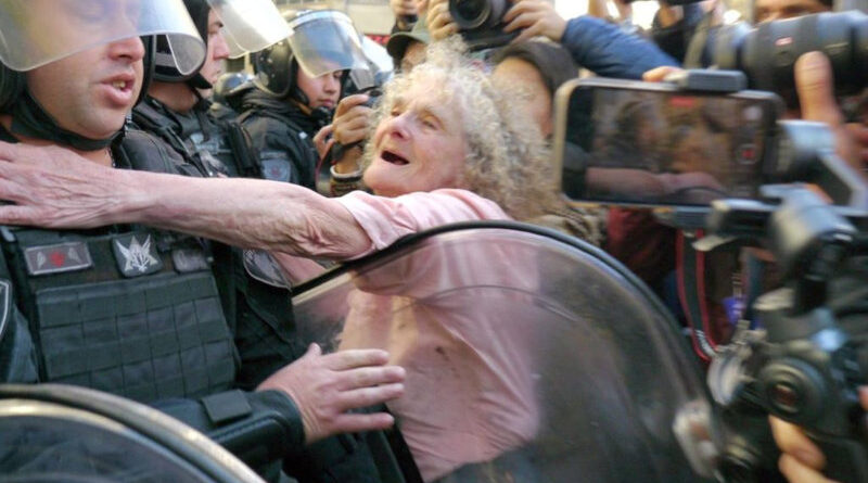 represión a los jubilados en Argentina