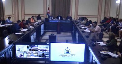 Gobierno cubano actualizará su programa económico tras consulta popular y acuerdos del Partido