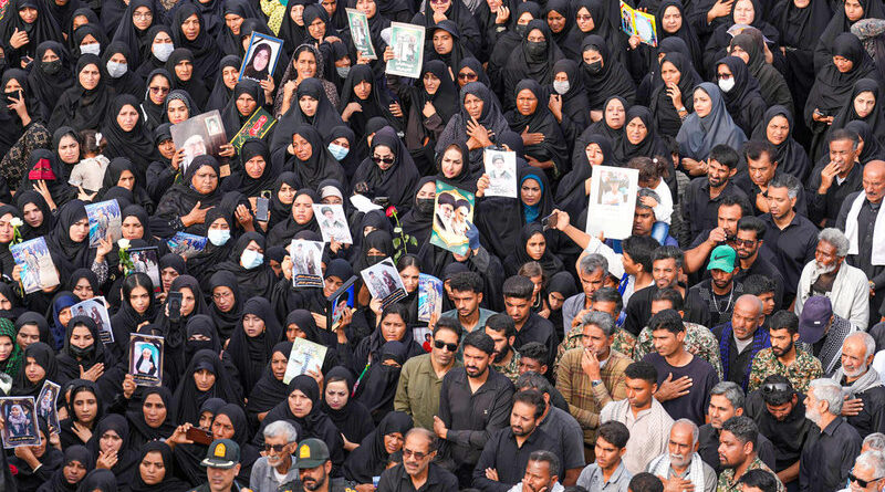 Madres de niñas asesinadas en Minab