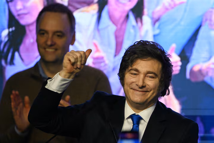 La imágen de Javier Milei, en caída libre por la crisis económica