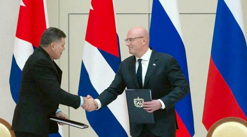 Dmitry Chernyshenko, vicepresidente de la nación eslava, y Oscar Pérez-Oliva, vice primer ministro de la mayor de las Antillas.