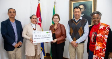 Educadores brasileños entregan donación solidaria a Cuba