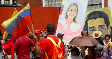 Venezolanos se movilizan en respaldo al presidente Nicolás Maduro y Cilia Flores Venezolanos se movilizan en respaldo al presidente Nicolás Maduro y Cilia Flores
