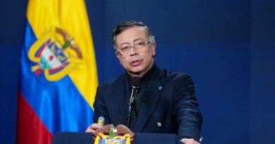Petro no reconoce legitimidad de gobierno entrante Petro no reconoce legitimidad de gobierno entrante