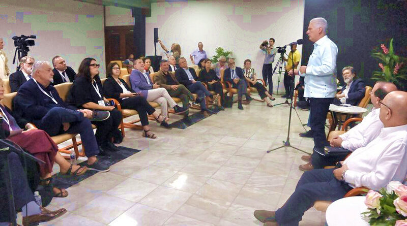Miguel Díaz-Canel con italianos solidarios con Cuba