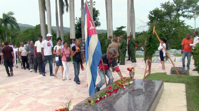 Ofrenda al Comandante Juan Almeida Bosque