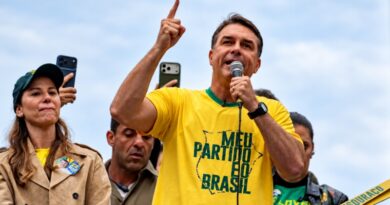 Flávio Bolsonaro de «presidente electo» a la versión de “líder”