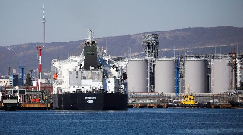 batería de hidrocarburos y buque petrolero