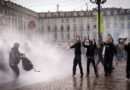 Italia sigue la estela de Francia: miles de estudiantes chocan con la Policía (videos)
